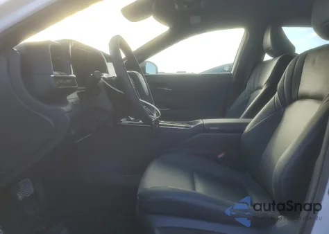 2024 Toyota Crown Platinum z USA, uszkodzony, nr VIN JTDAFAAF8R3005597